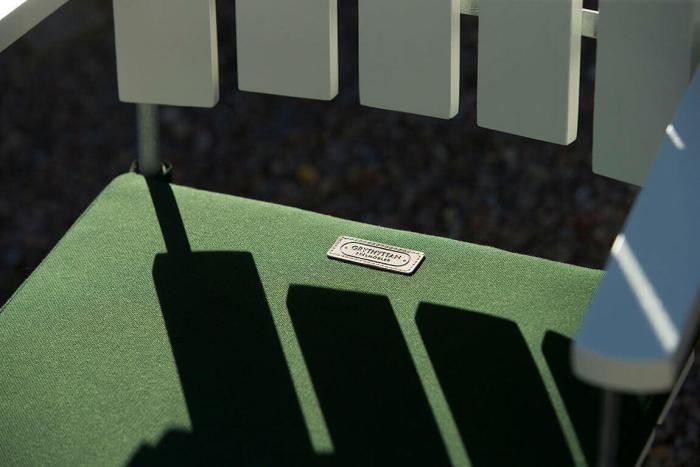 Bild 10, Bord 9A 100 och Fåtölj A2 Vitlackad Ek / Varmförzinkat Stativ | Grythyttan Stålmöbler | Bonus Möbler