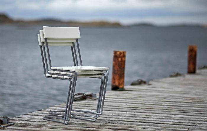 Bild 8, Bord B31 84 och Stol 1 Vitlackad Ek / Varmförzinkat Stativ - Grythyttan Stålmöbler - Bonus Möbler