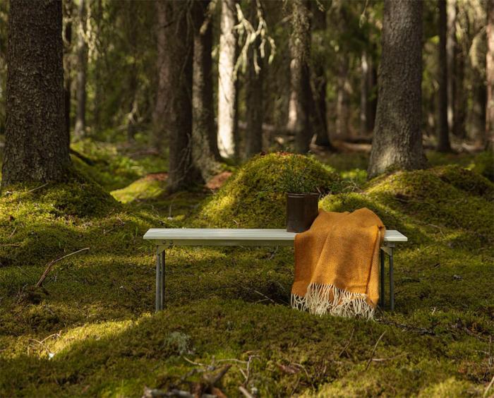 Bild 4, Bänk 8 Vitlackad Ek / Varmförzinkat Stativ - Grythyttan Stålmöbler - Bonus Möbler