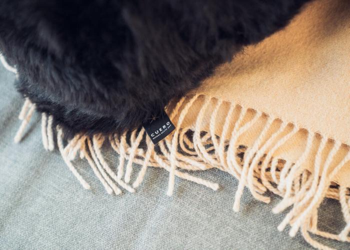 Bild 12, Icelandic Sheepskin Shorn Grey - Cuero Design - Bonus Möbler