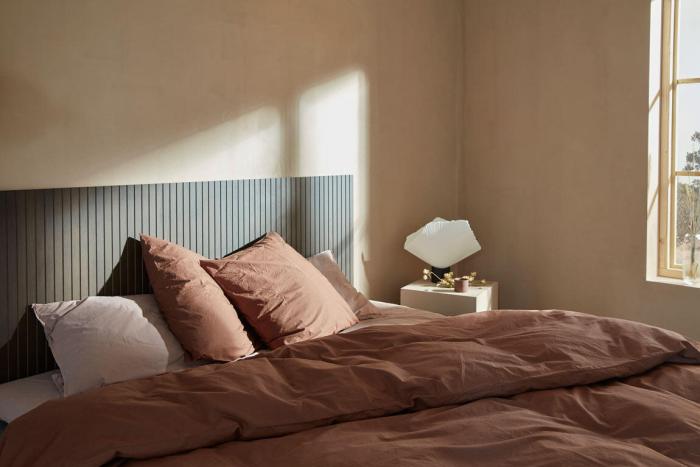 Bild 4, Vägghängd Trä Rökt ek | Hilding | Bonus Möbler